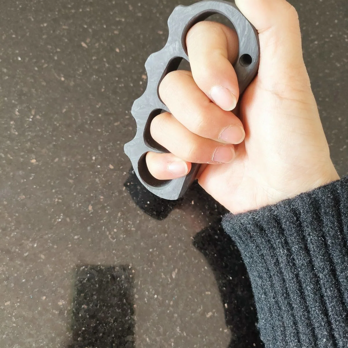 Carbon Fiber Knuckle Duster Boxing Four Finger Buckle Defense Window Breaker Outdoor EDC Tool - Image 6