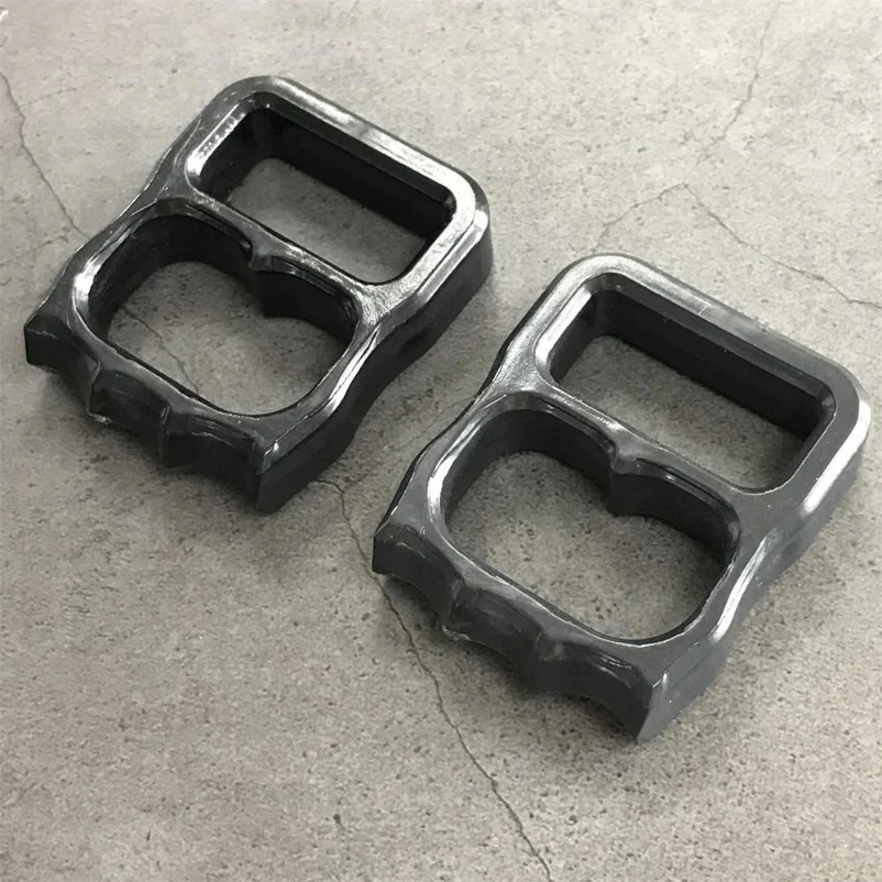 Compact Guardian: Two-Finger Knuckle Duster for Swift Self-Defense - Image 4