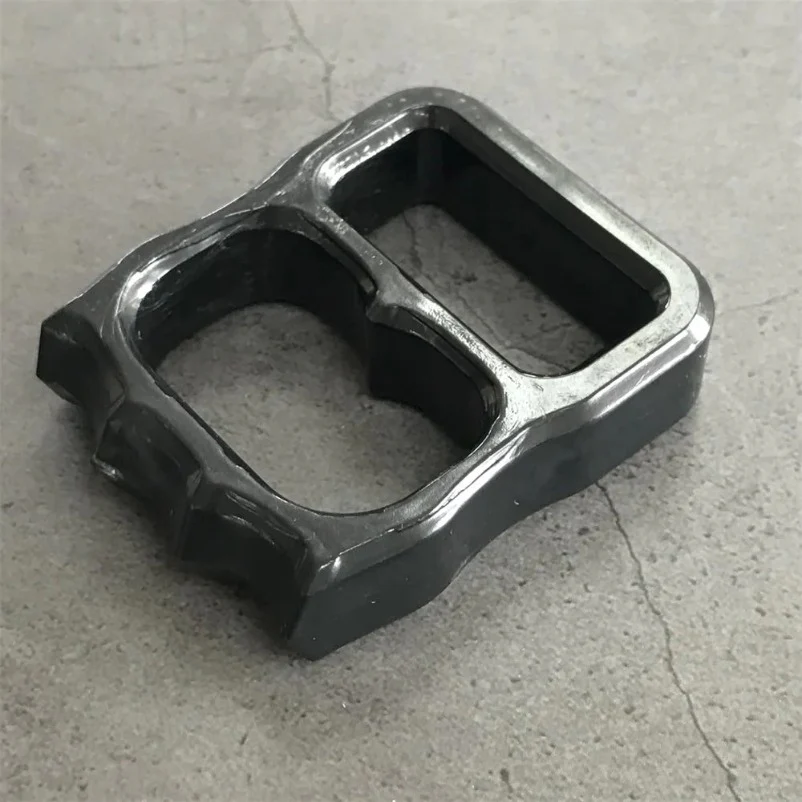 Compact Guardian: Two-Finger Knuckle Duster for Swift Self-Defense - Image 5