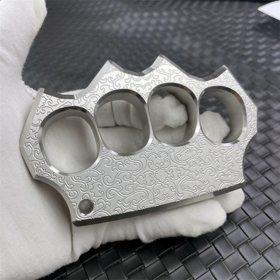 Engraved Pattern Knuckle Duster Sturdy Steel EDC Tool - Image 3