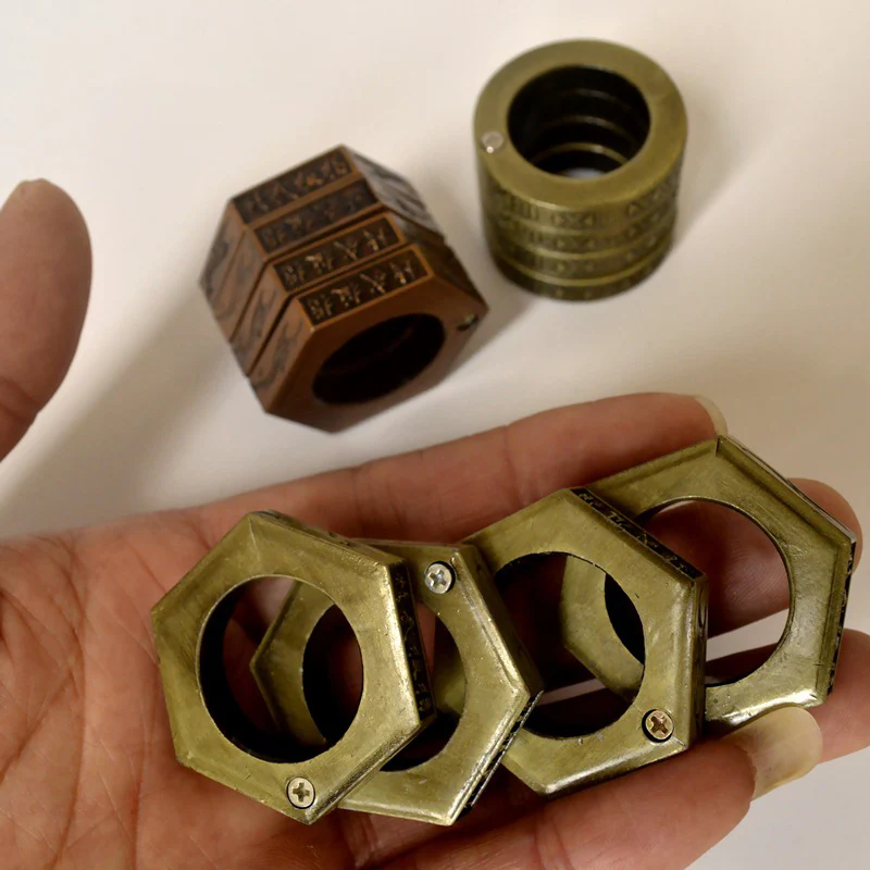 Folding Knuckle Duster Portable Training Self-defense EDC Tool - Image 3