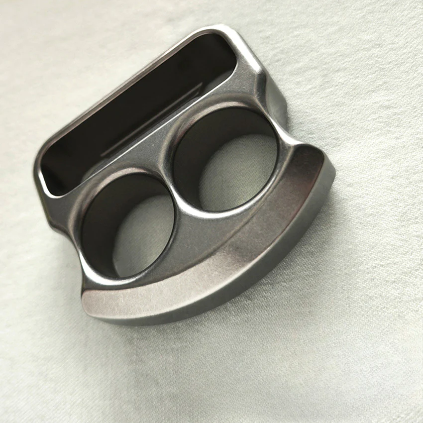 Multifunctional Titanium Alloy Bottle Opener Knuckle Duster - Image 3