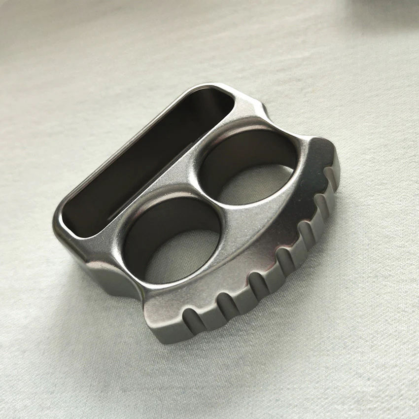 Multifunctional Titanium Alloy Bottle Opener Knuckle Duster - Image 4