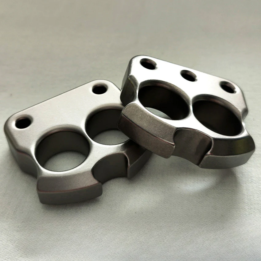 Multifunctional Titanium Alloy Bottle Opener Knuckle Duster - Image 7
