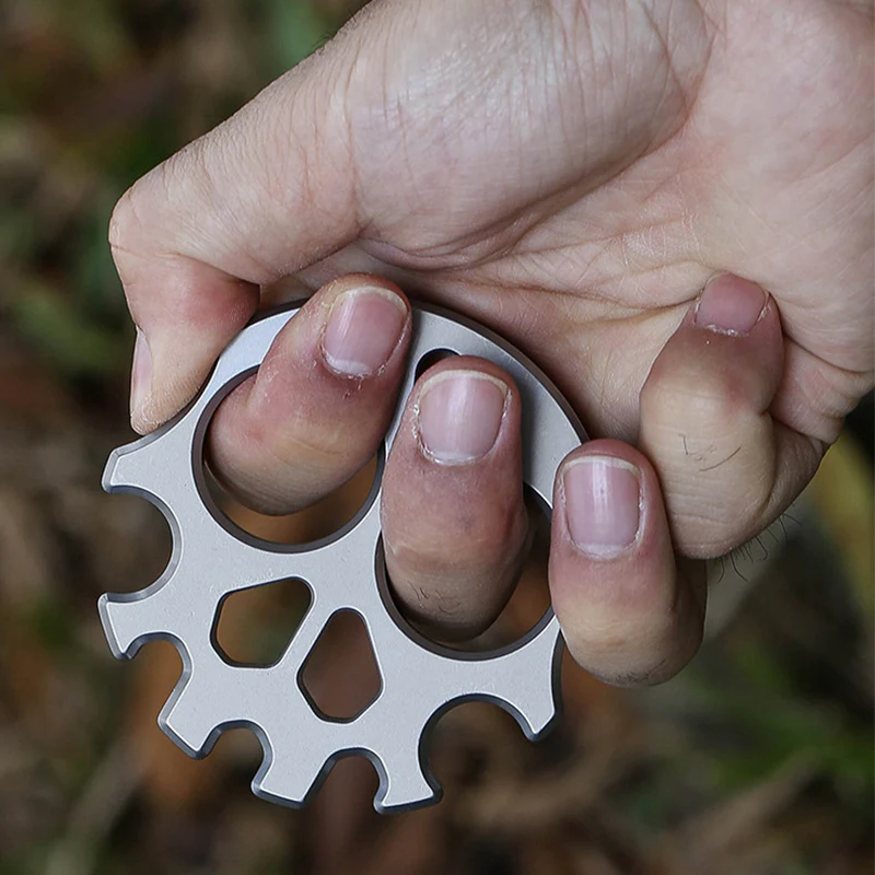 Skull Knuckle Duster Multifunctional Window Breaking EDC Tool - Image 4