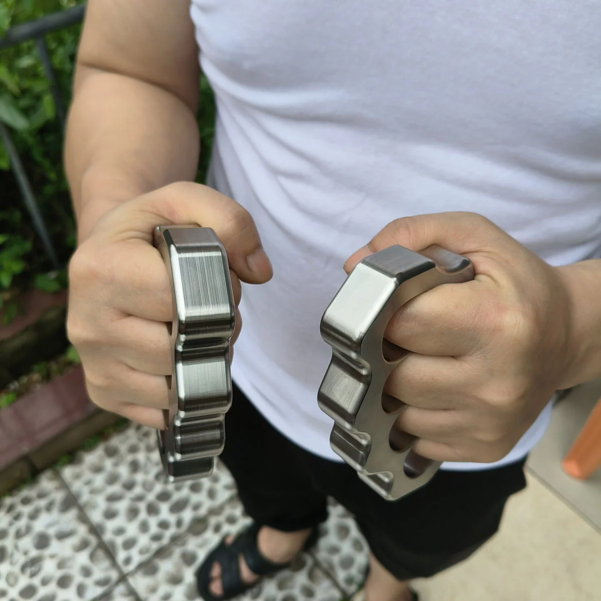 Solid Steel Knuckle Duster Boxing Broken Window Defense Tool - Image 11