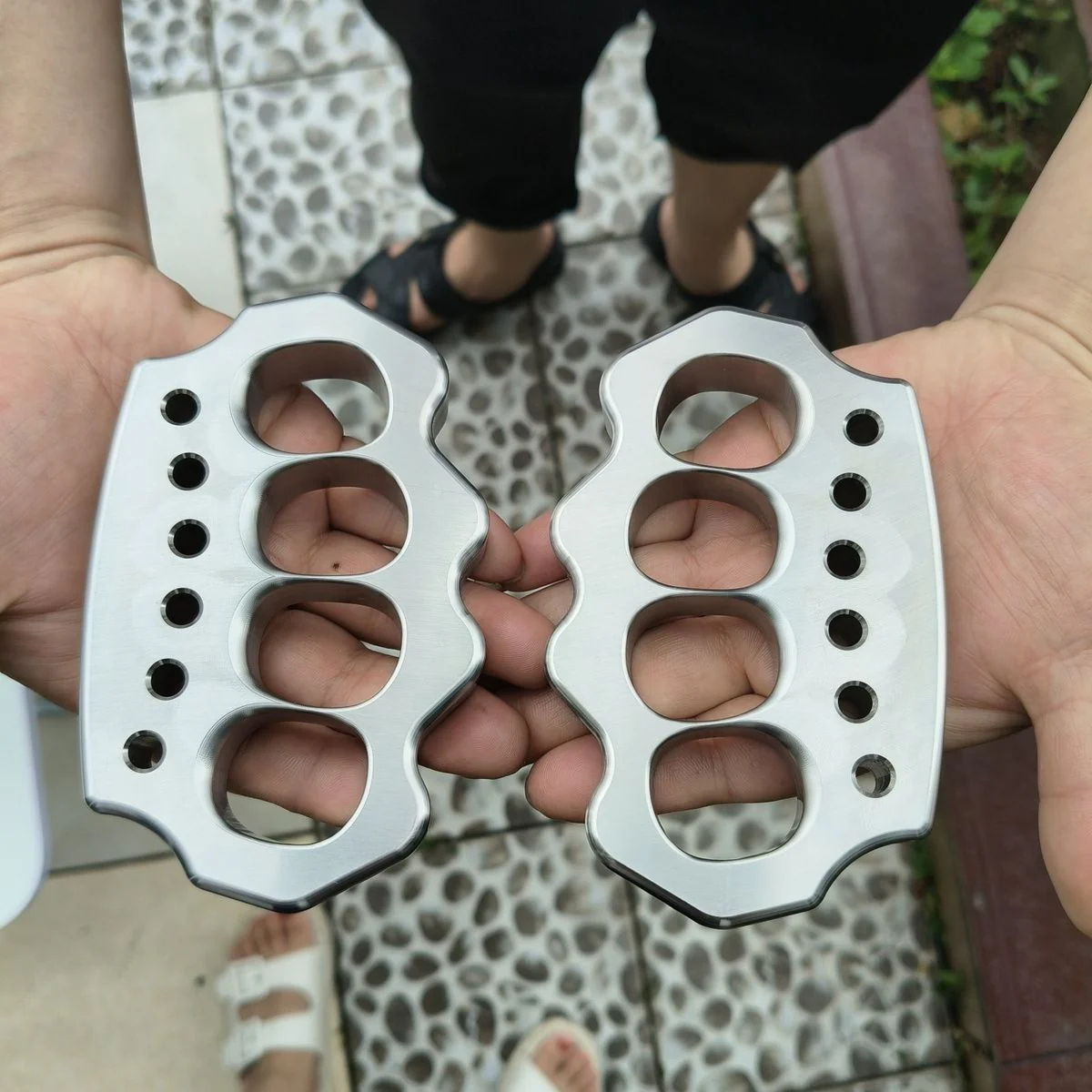 Solid Steel Knuckle Duster Boxing Broken Window Defense Tool - Image 2