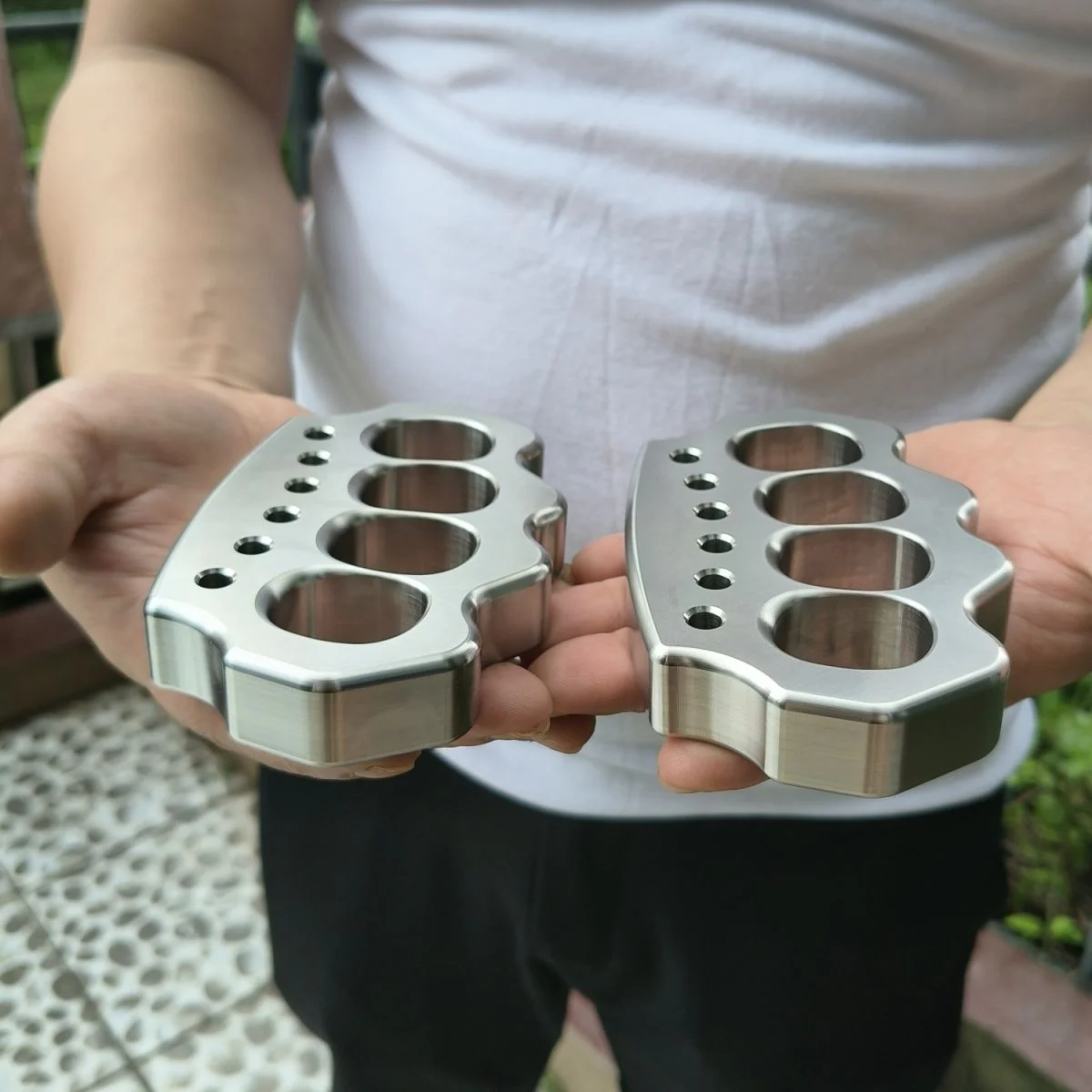 Solid Steel Knuckle Duster Boxing Broken Window Defense Tool - Image 4
