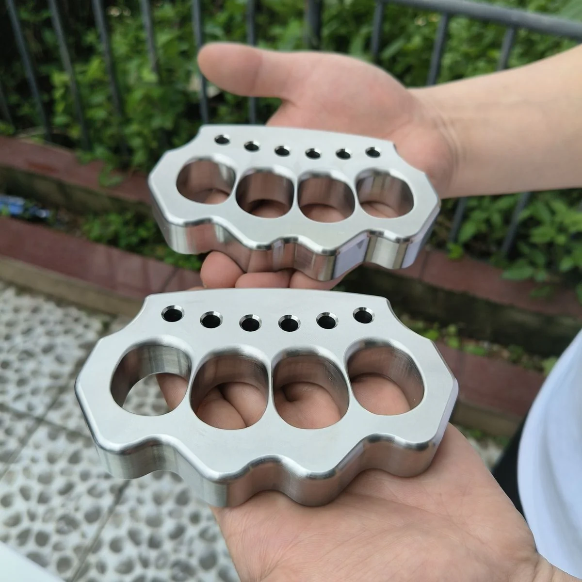 Solid Steel Knuckle Duster Boxing Broken Window Defense Tool - Image 9