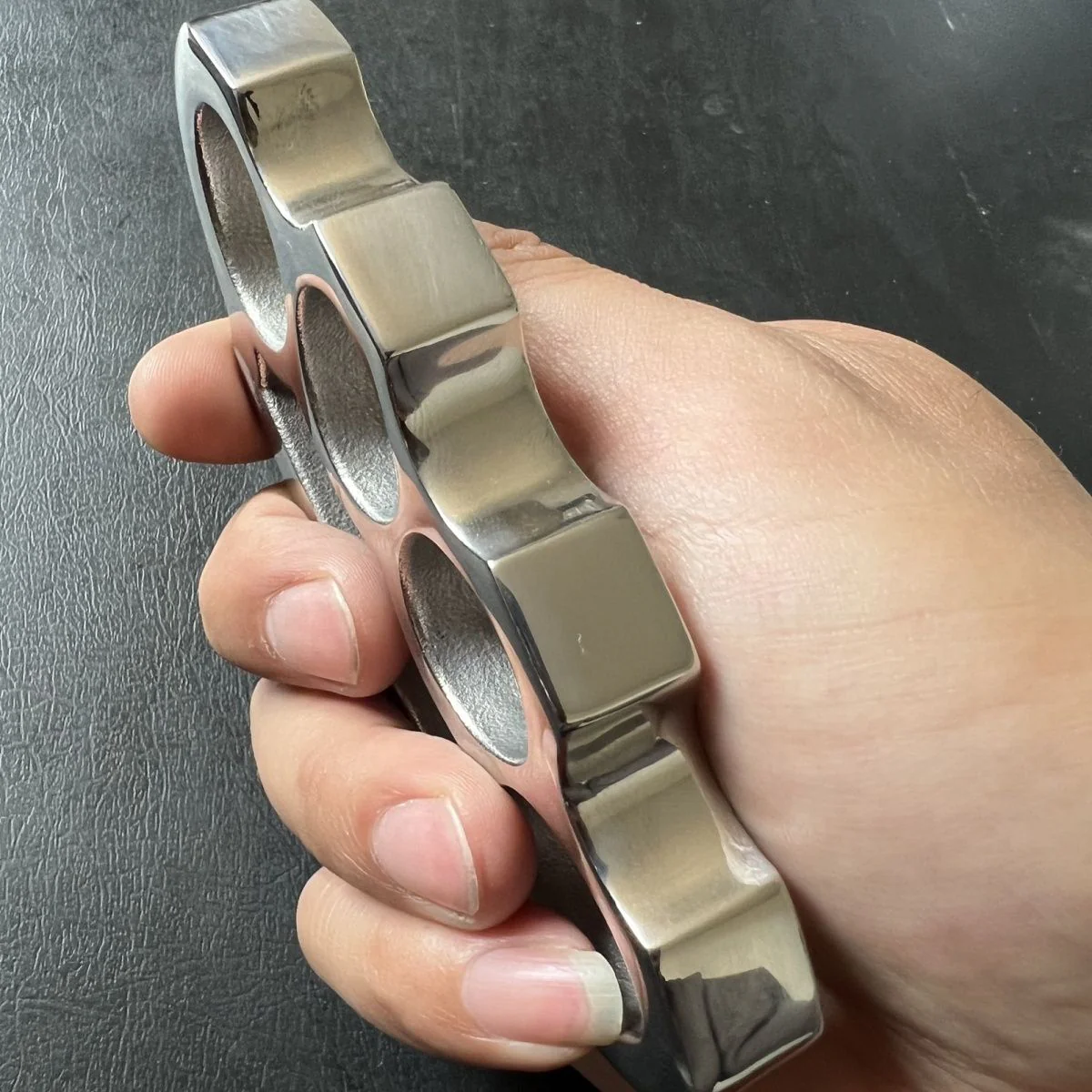 Solid Steel Knuckle Duster Self-Defense Window Breaker EDC Tool - Image 4