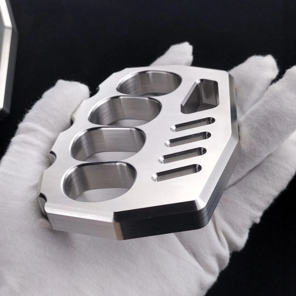Solid Steel Knuckle Duster Self-defense Window Breaking EDC Tool Outdoor Boxing Training Combat Protective Gear - Image 2