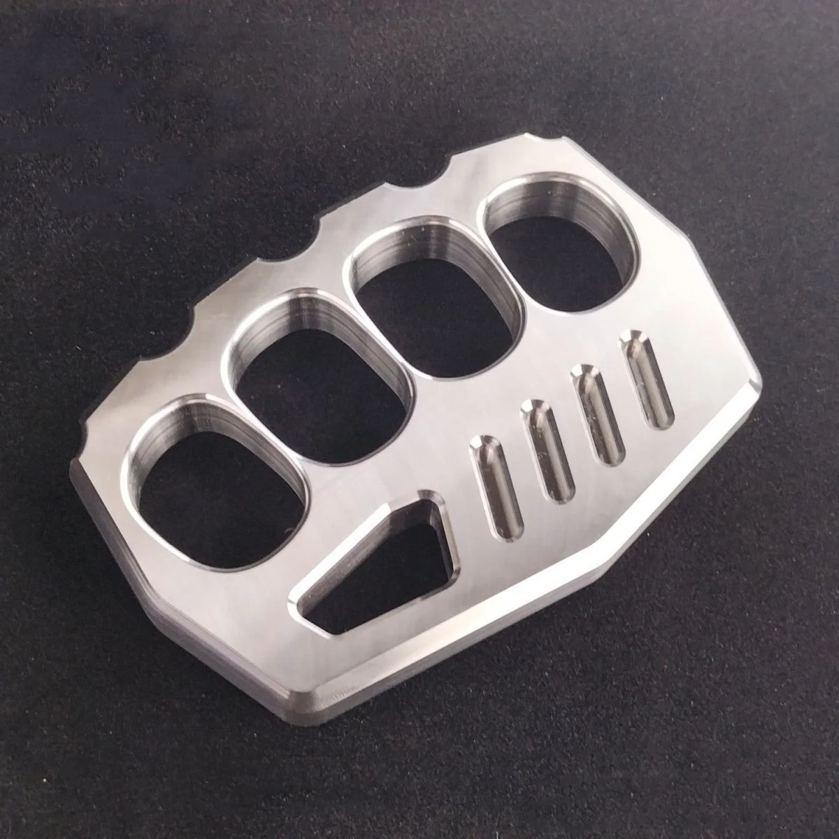 Solid Steel Knuckle Duster Self-defense Window Breaking EDC Tool Outdoor Boxing Training Combat Protective Gear - Image 3