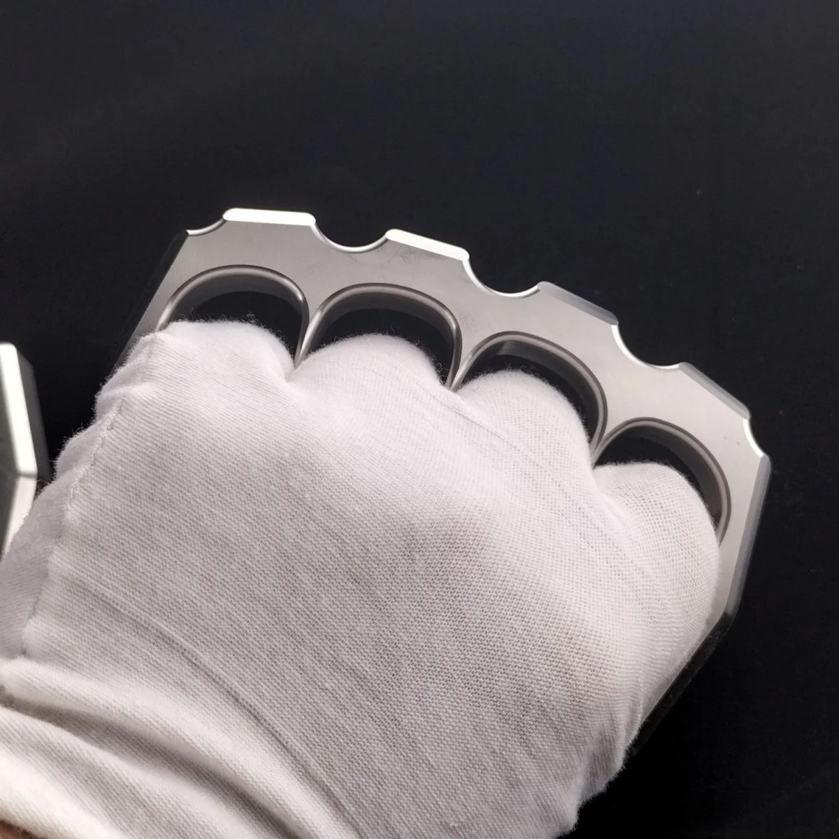 Solid Steel Knuckle Duster Self-defense Window Breaking EDC Tool Outdoor Boxing Training Combat Protective Gear - Image 4