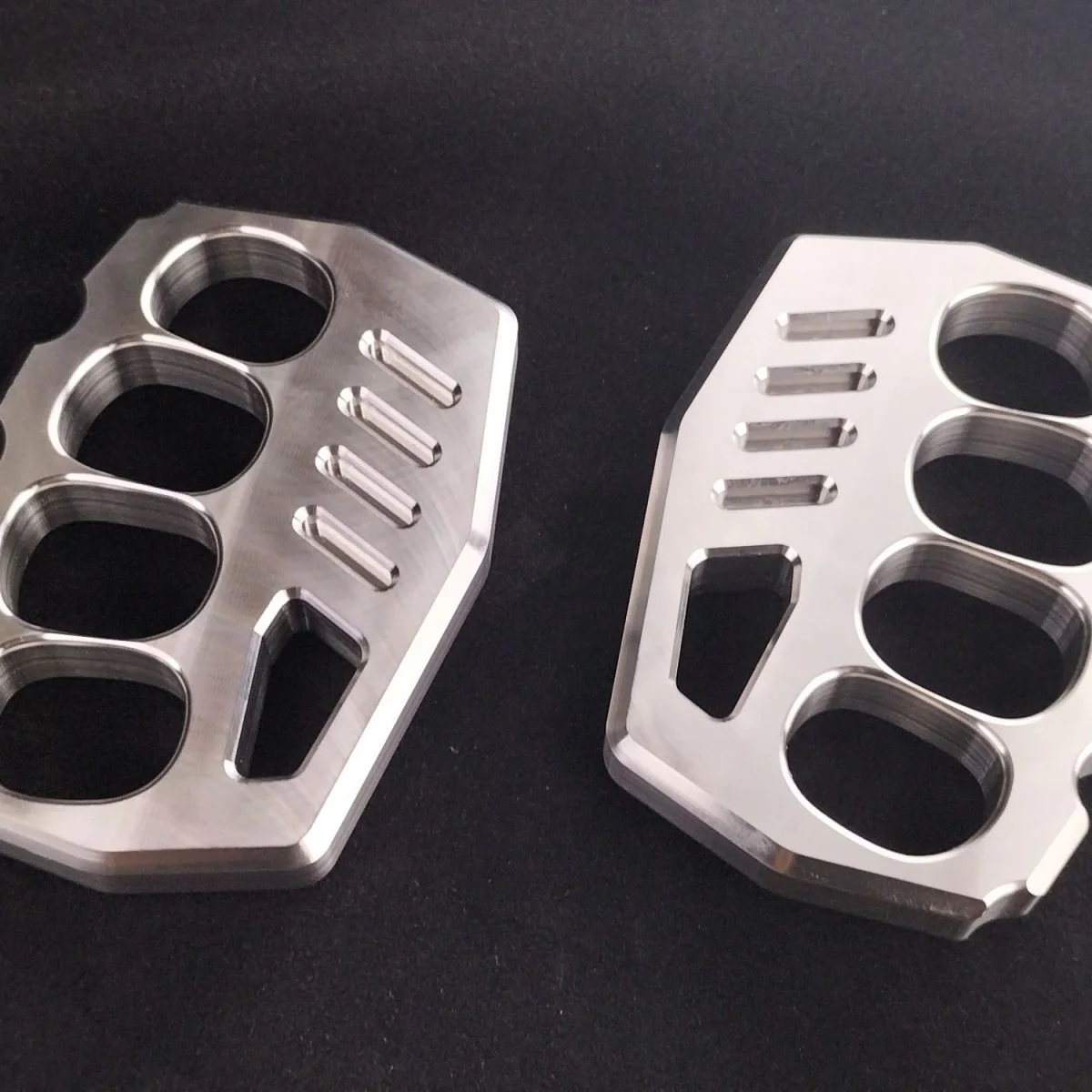 Solid Steel Knuckle Duster Self-defense Window Breaking EDC Tool Outdoor Boxing Training Combat Protective Gear - Image 7