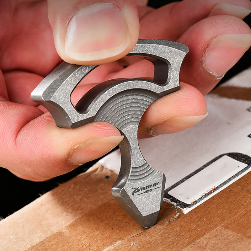 Titanium Alloy Tungsten Steel Window Breaker Pendant - Image 6