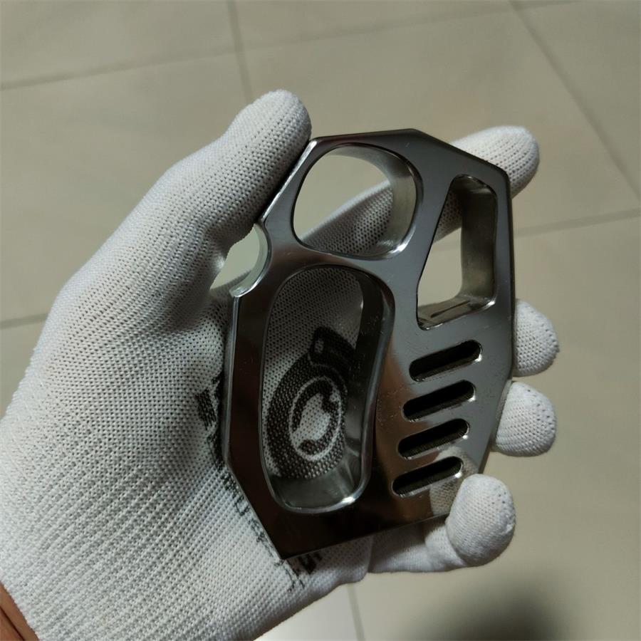 Titanium Alloy Window Breaking Knuckle Duster - Image 4